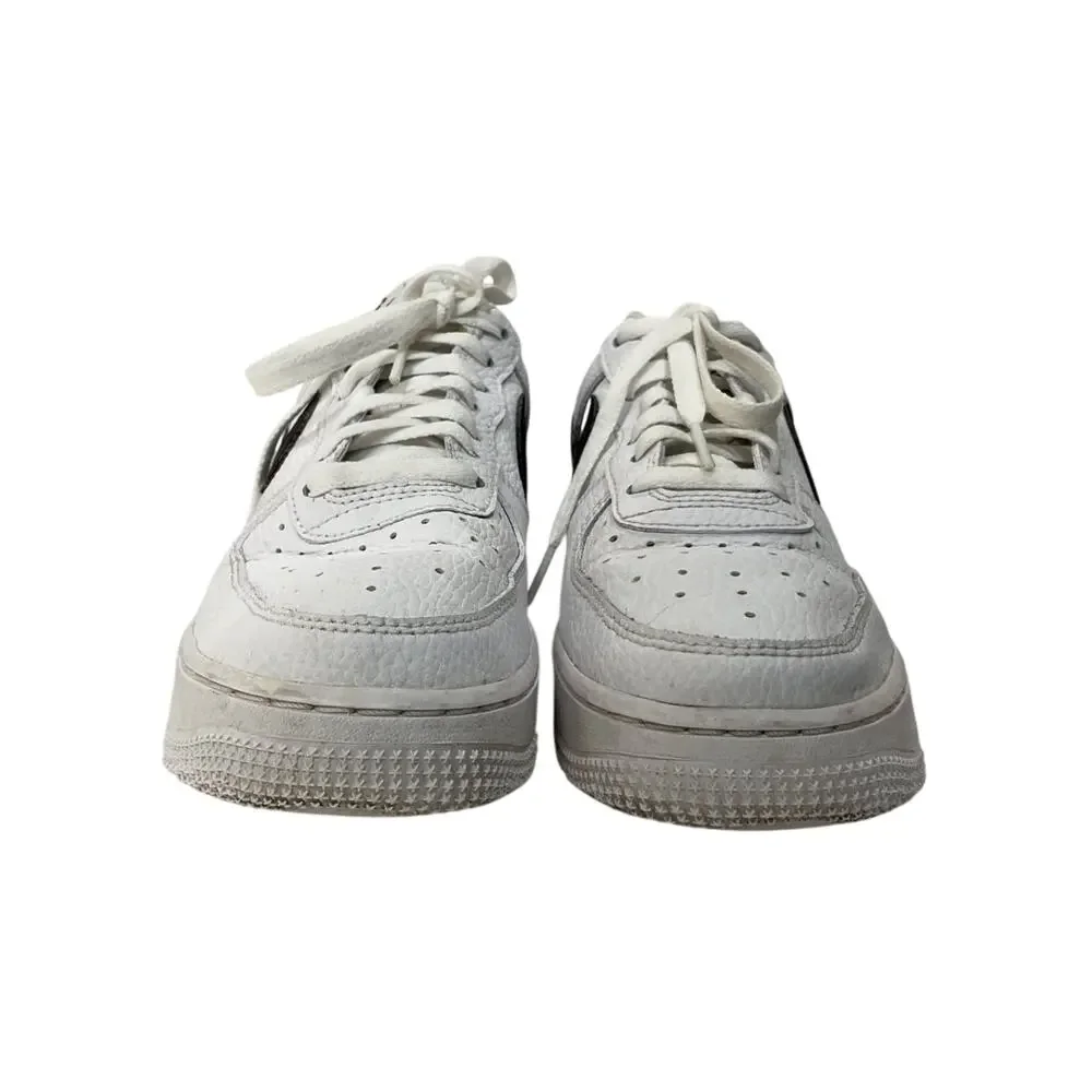 Nike Classic White Air Force 1 07 Sneakers Size 6 Men / 7.5 Women